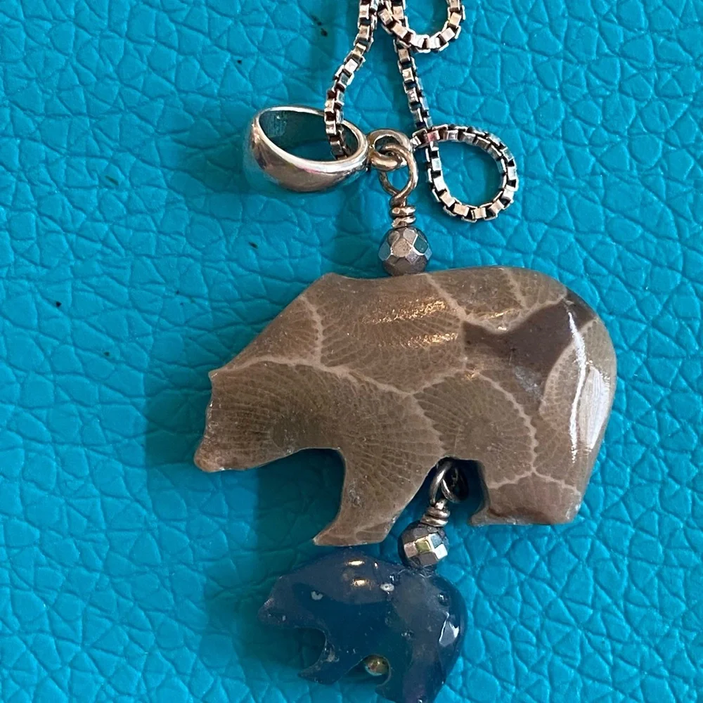 Petoskey Mama Bear Pendant and Baby Bear Earrings Set Silver with 18” Chain - Picture 6 of 9